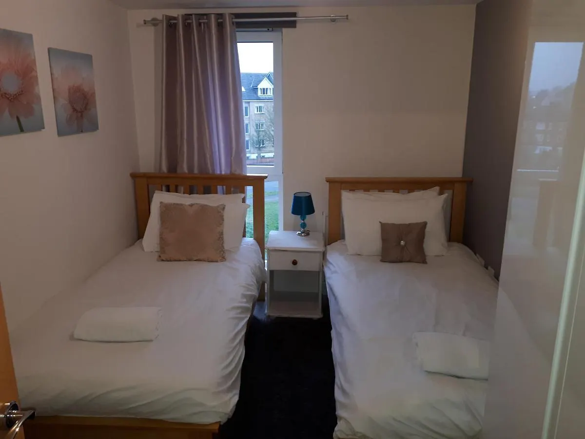 Howlands Bright 2 Bed 2 Bath Apartment Balcony With Views Over Town Crawley