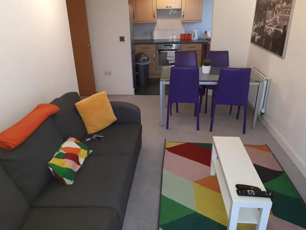 Howlands Bright 2 Bed 2 Bath Apartment Balcony With Views Over Town Crawley